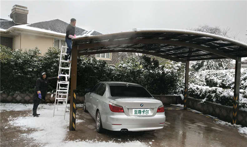 用戶如何處理雨棚積雪？