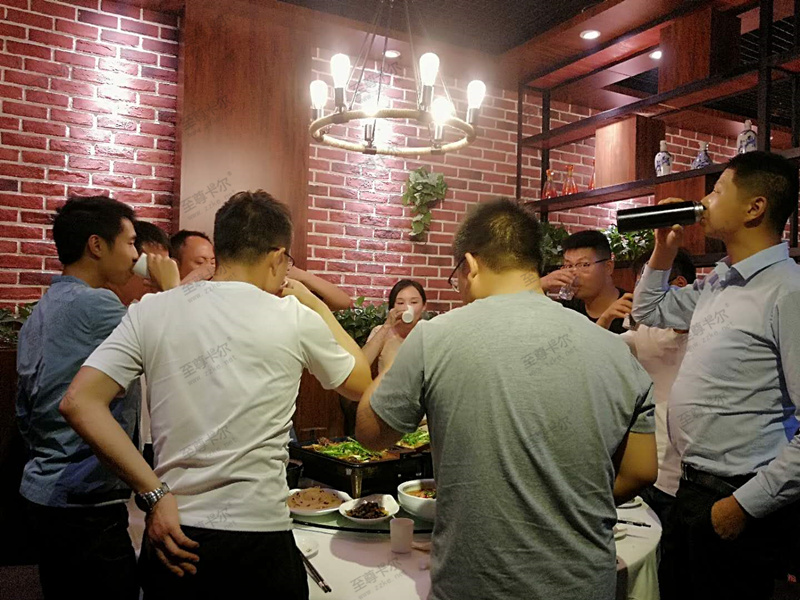 歡聚一堂，共同成長——至尊卡爾