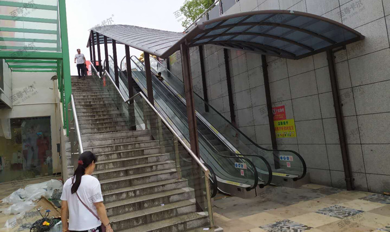 戶外樓梯雨棚該怎么做？戶外樓梯雨棚產(chǎn)品剖析。