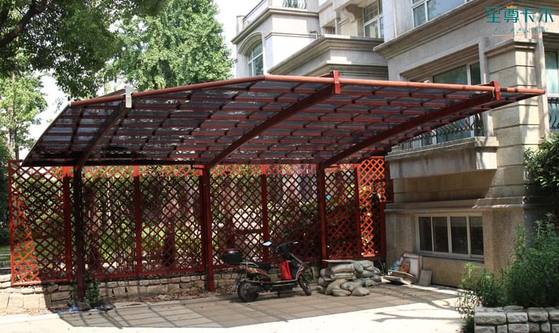 小區(qū)搭建車棚選什么材質(zhì)好？