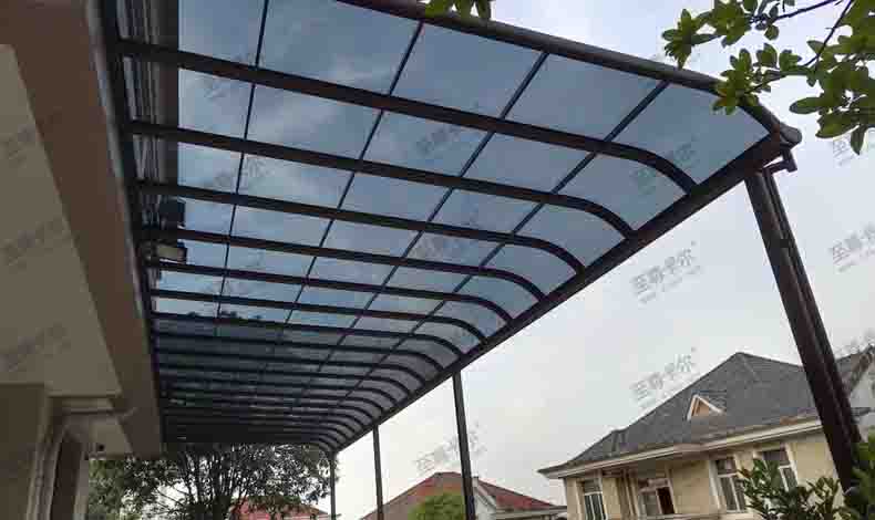 陽(yáng)臺(tái)雨棚上門(mén)安裝？家用防雨棚圖片？